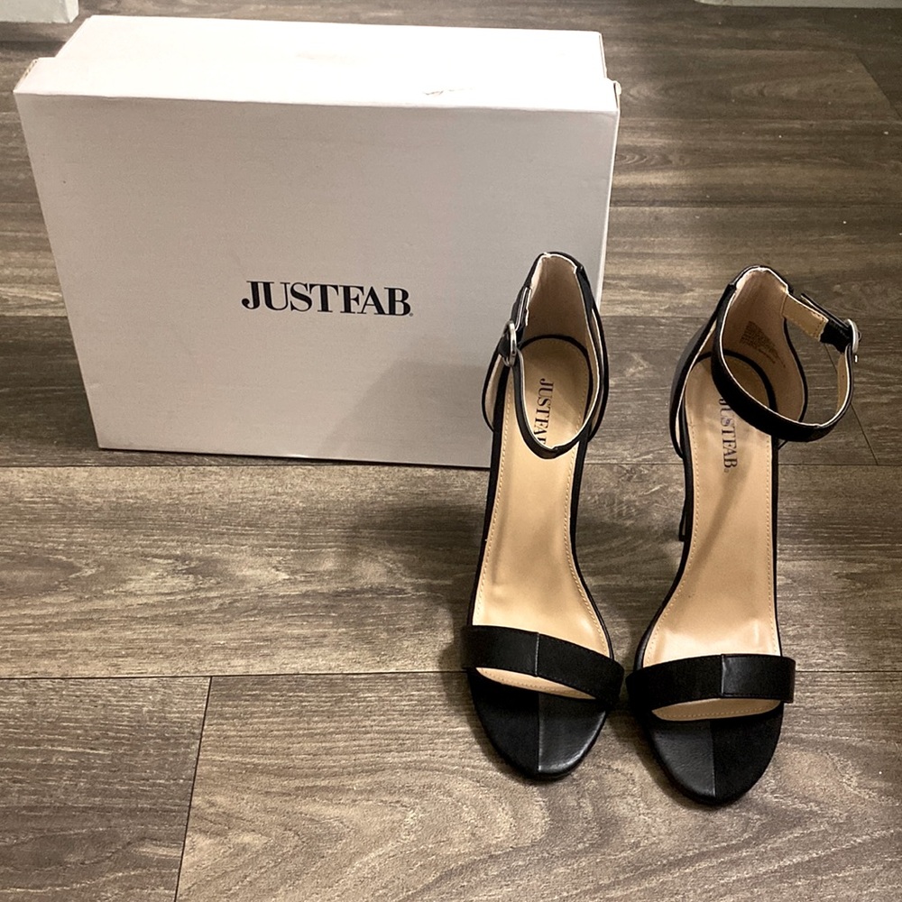 NWT JUST FAB Black Leather and Suede Womens Strappy Classic Heels 7.5